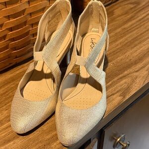 Life Stride Women's Beige Textured Heels